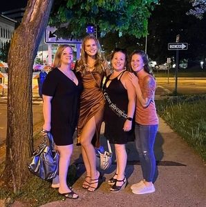 Meet your Posher, April